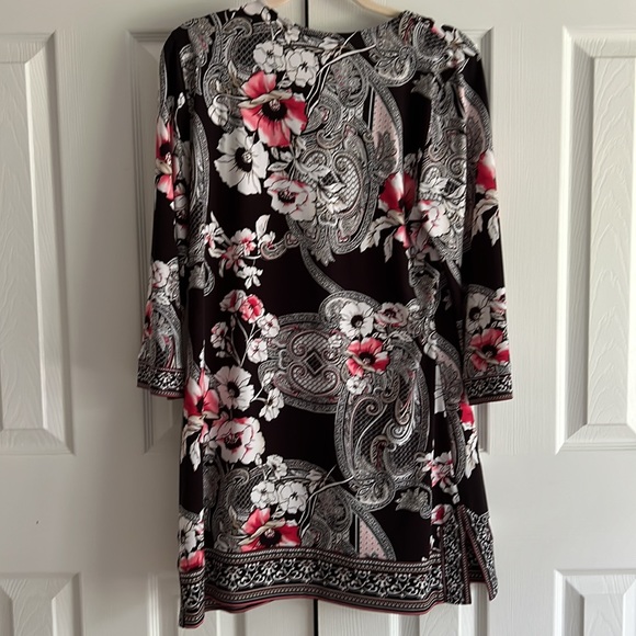 White House Black Market long sleeve top to wear with leggings - Picture 2 of 4